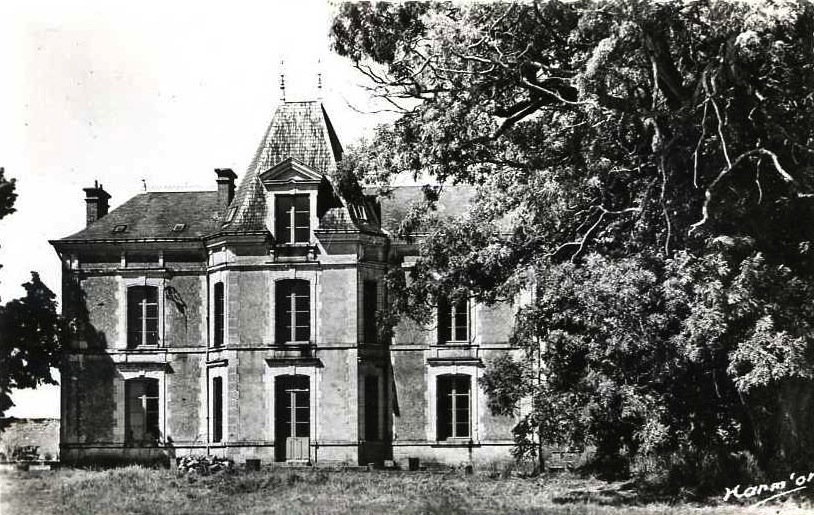 1- latingy CP_Château_de_Latingy,_Mardié,_Loiret,_France