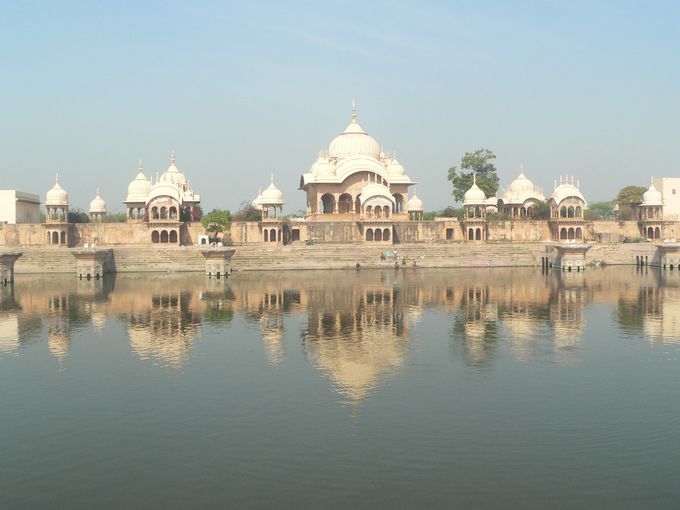 104 Sriradha Banbi Hariji temple Kusum Sarovara (4).jpg