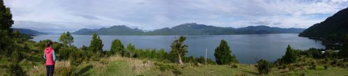 Au petit matin, on monte sur une butte avec vue sur le fjord de Puyuhuapi