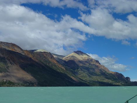 Fin de la chaine de montagne de Villa O'Higgins