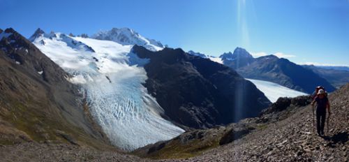Pierrier au-dessus du glaciar Quervain