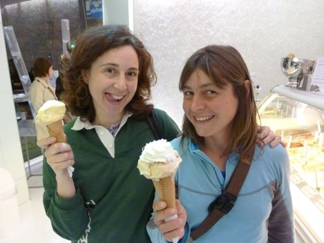 Julie et Valeria dans l'un des 3 meilleurs glaciers de Rome