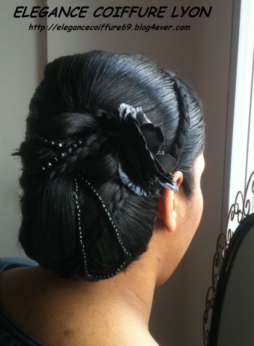 LE CHIGNON DE COTE SUR CHEVEUX MI LONG 