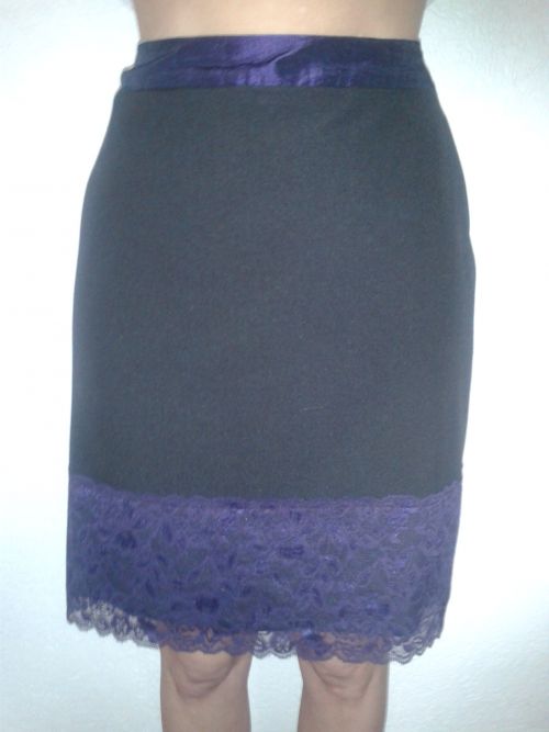 jupe noir à dentelle violette