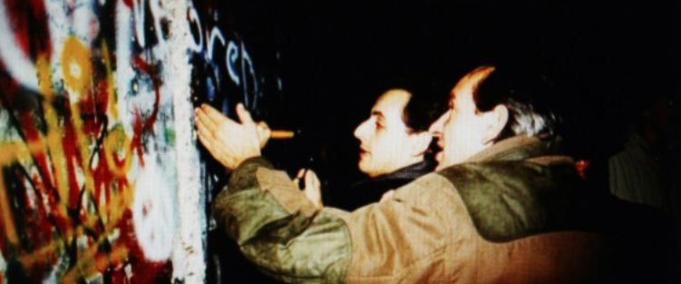 Sarkozy abat le mur de BERLIN.JPG