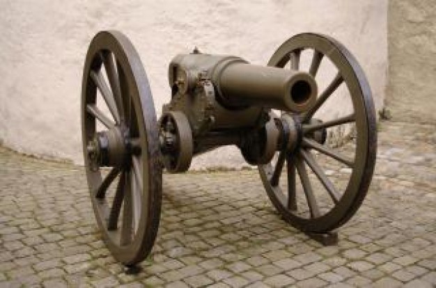 un-vieux-canon--roues_19-114089.jpg