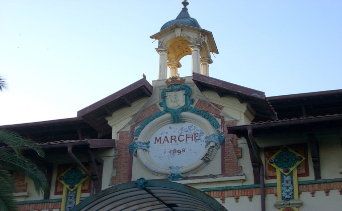 Entrée_du_marché_de_Menton.jpg