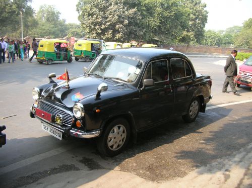 New Delhi - Une voiture...