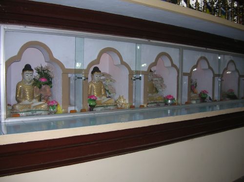Sarnath - Des bouddhas