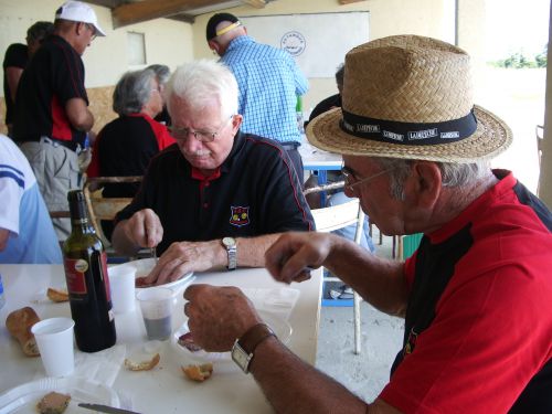 a table claudy & jean ce restaure avnt  le travail a cox ( mai 2014 )