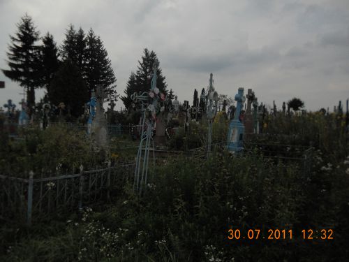 Partie ancienne du cimetière très mal entretenue