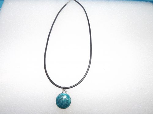 collier cordon noir et pendentif rond turquoise