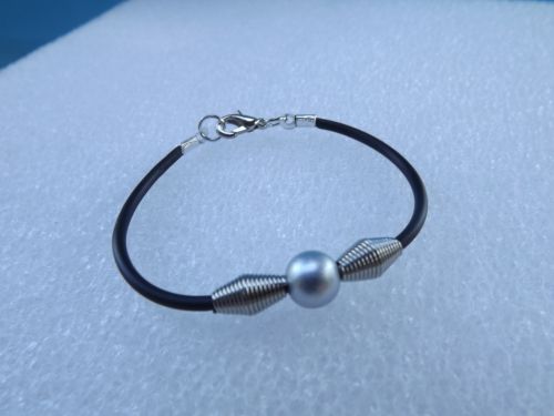 bracelet caoutchouc  + perles grises