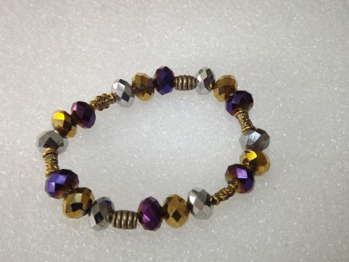 bracelet élastique perles en verre (violettes dorées) et métal doré