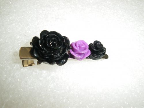 pince roses noires et mauves