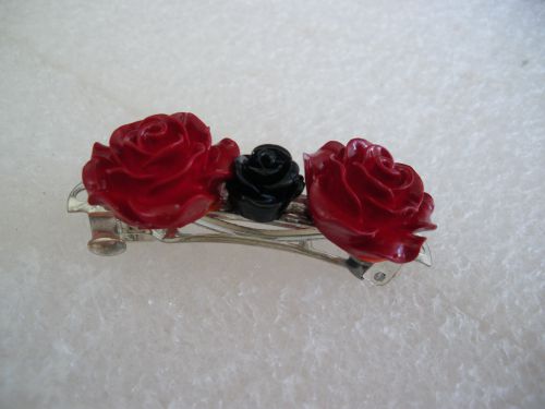 barrette 3 roses rouges et noires