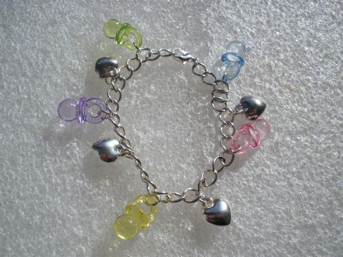 bracelet argenté coeur et  tétines