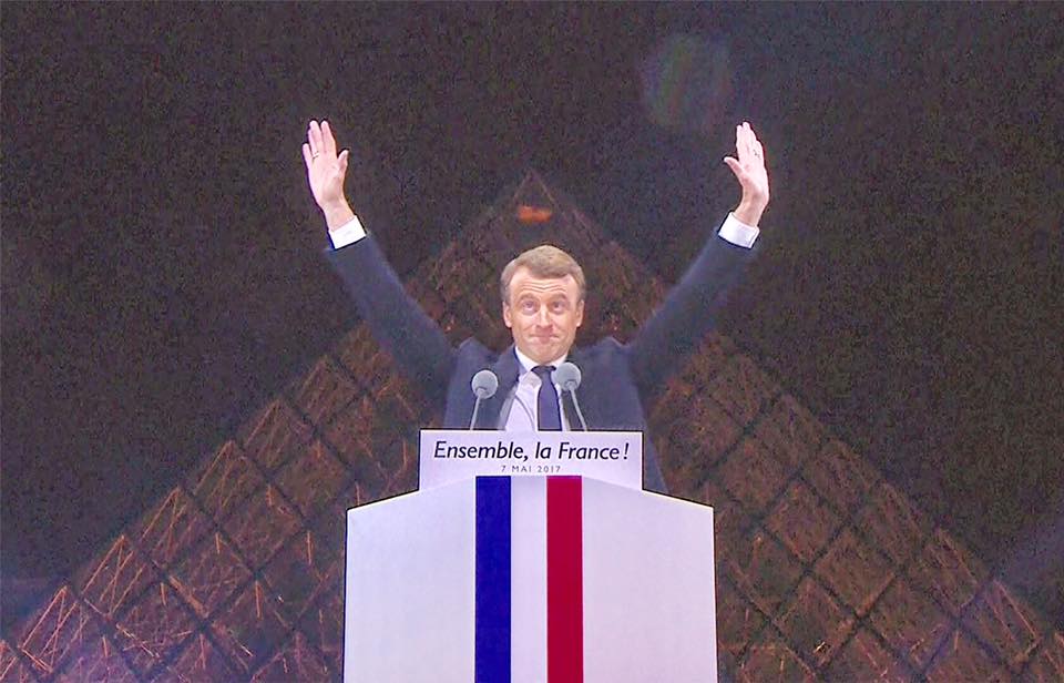 macron pyramide.jpg