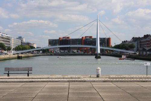 Le bassin du commerce et son petit pont