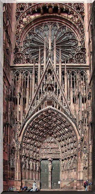 Cathédrale de Strasbourg, Alsace.Le premier aspect de la Cathédrale produit une impression profonde. L'âme est saisie d'étonnement et d'admiration à la vue de cet édifice majestueux, dont la flèche (142 mètres) s'élance dans les airs avec autant de hardie