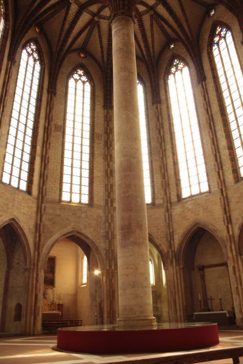 Le miroir central qui double les hauteurs des plafonds. Impressionnant.