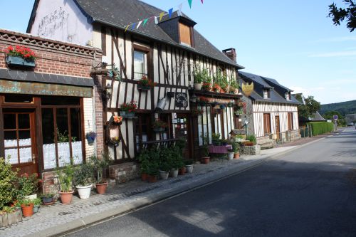 L'auberge de l'Etampage, dans le centre du village du Marais Vernier