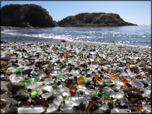 La plage de verre en Californie, Etats-Unis