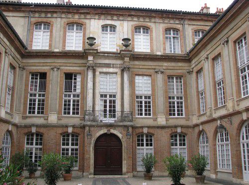 L'Hôtel de Nupces se situe dans la rue de la Bourse, dans le centre historique de Toulouse et fut construit en 1716 pour Jean-Georges de Nupces, conseiller puis président au parlement de la ville.