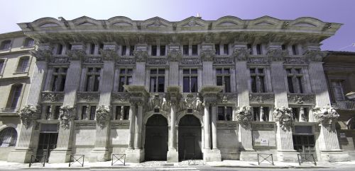 L'hôtel de Bagis, ou hôtel de Clary, ou hôtel de Pierre se situe dans la rue de la Dalbade,