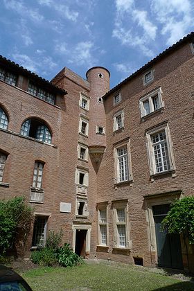 L'hôtel Dumay est un hôtel particulier de Toulouse, construit pour le médecin Antoine Dumay en 1585. Il accueille aujourd'hui le musée du Vieux Toulouse.