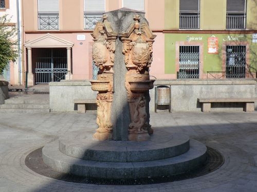  La fontaine de la place des Tiercettes