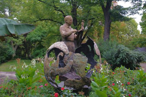 St Exupéry et son Petit Prince dans le Jardin Royal