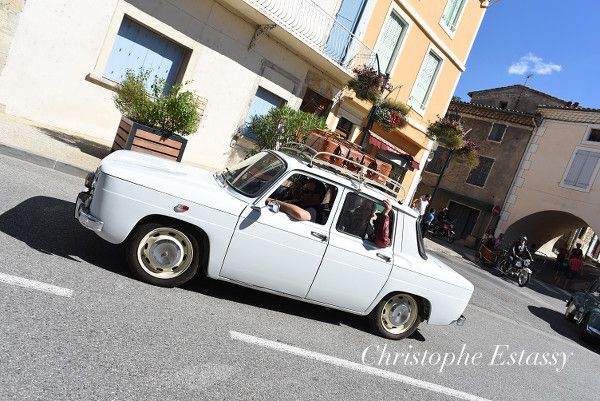 N7 en fête: les vacanciers traversant la ville