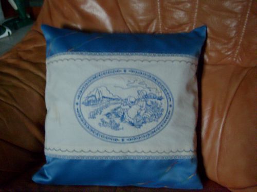 HOUSSE DE COUSSIN BLEUE  10 €