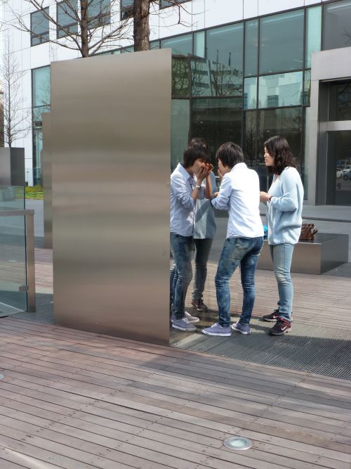 La Corée c'est le pays des mirroirs, y en a partout, impossible de se louper ! 