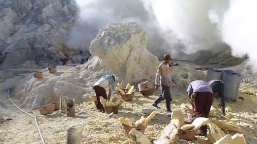 sulfur workers