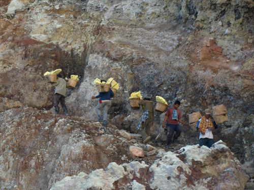 sulfur workers