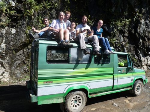 Sur le Jeepney avec les canadiens et allemands