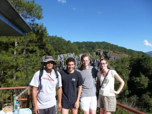 photo de groupe avec notre guide et guy l'israelien
