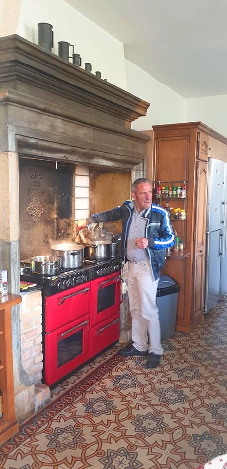 Michel en roi de la cuisine - Week-end à Pagney - Mai 2019 - Photo : Nicolas Bourgeois