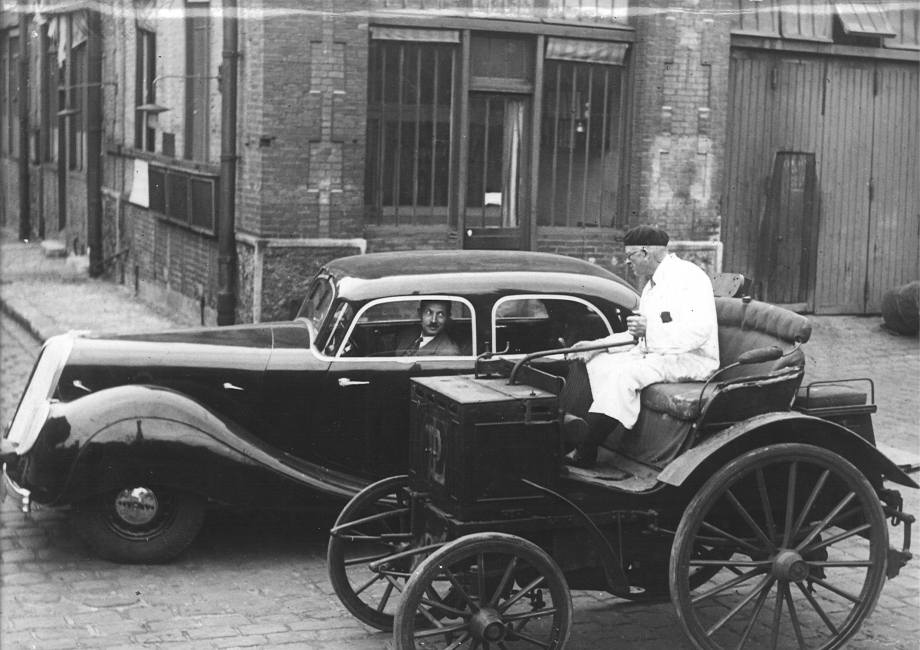 Usines Panhard et Levassor 1943 cinquantenaire de la Marque avec Victor Negel à bord lV