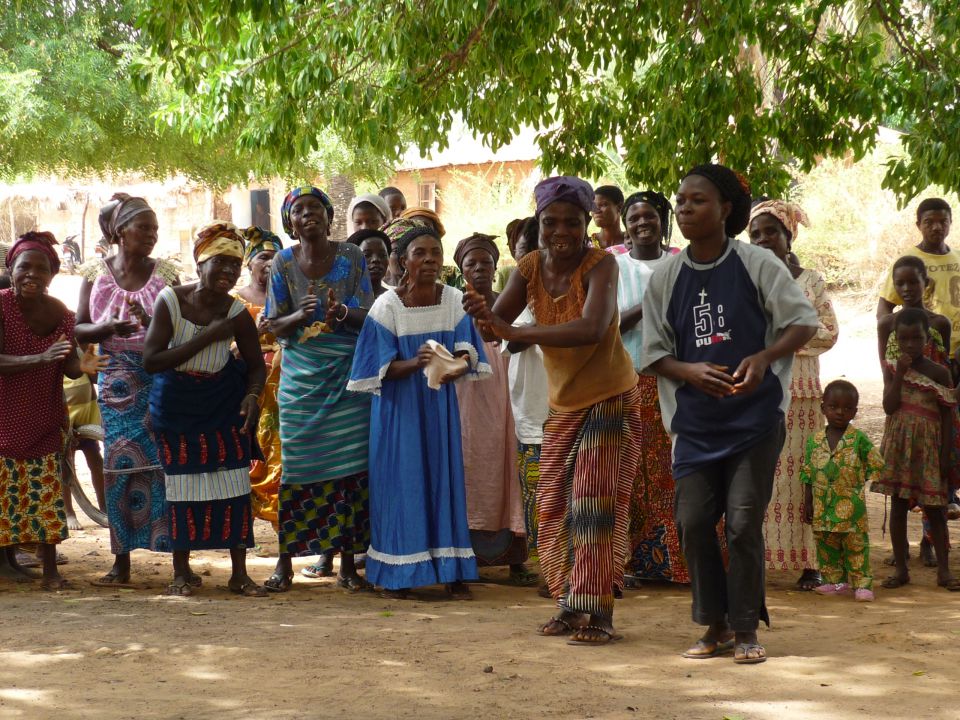 Aides diverses au développement social                De villages du Canton de Game - Togo