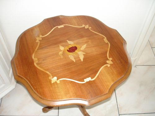 (photo 1) table d'appoint en marqueterie, couleur miel (diamètre 54 cm, hauteur 58 cm)
