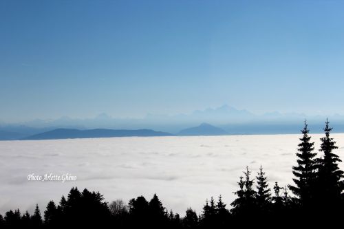 Pays gessien sous les nuages........