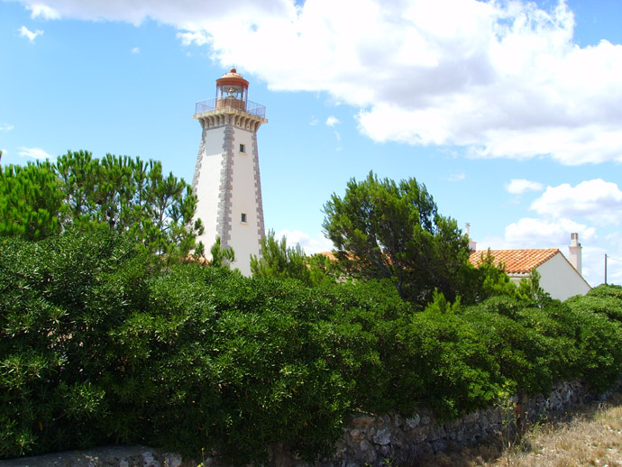 https://static.blog4ever.com/2012/03/678268/66-Phare-port-Leucate.jpg