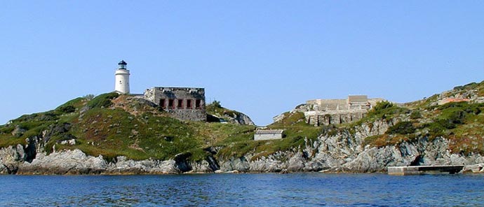 https://static.blog4ever.com/2012/03/678268/83-Phare-du-Grand-Ribaud.jpg