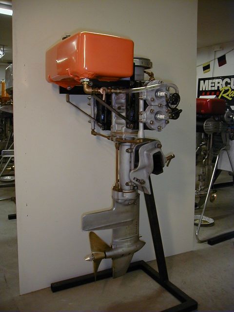 Evinrude-Model-8001-X-Racer-de-1934.jpg