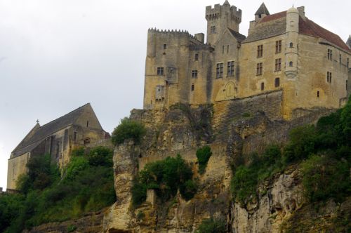 Zoom sur le château de Beynac