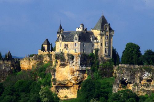 Zoom sur le château de Monfort (Dordogne)