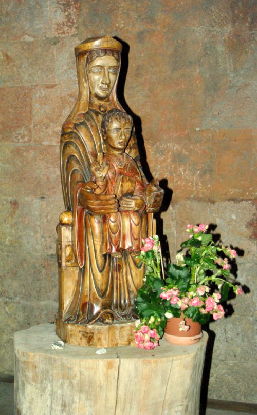 Vierge romane (sculture en bois)
